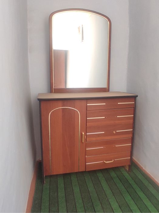 Продается спальный гарнитур