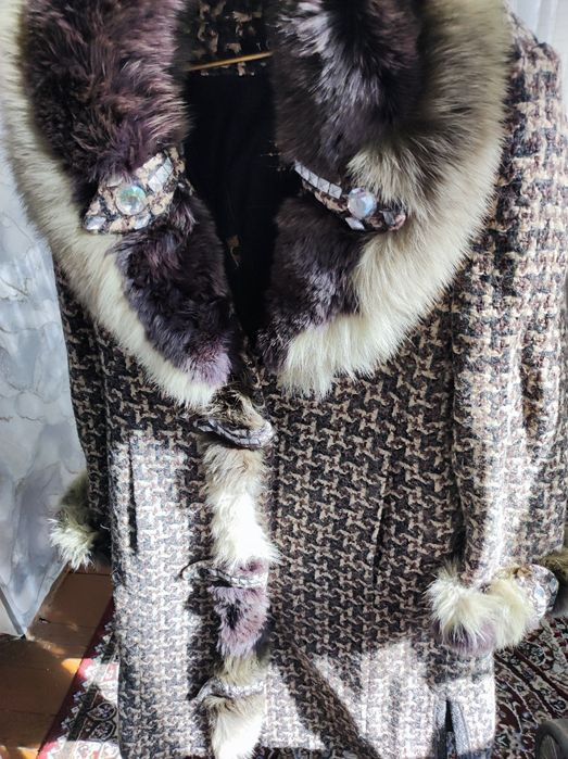 Пальто  сотилади ...