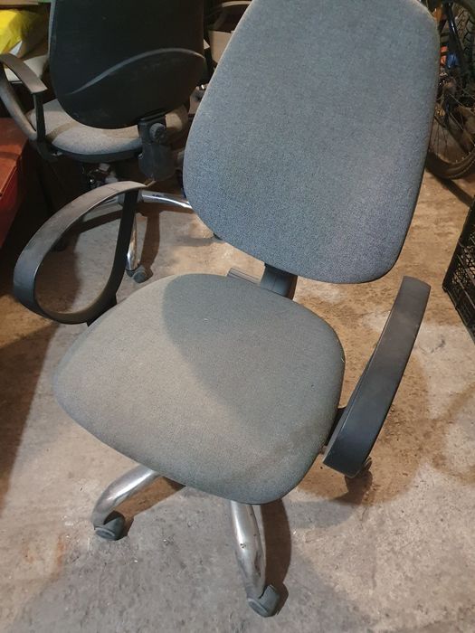 Продается офисное кресло.