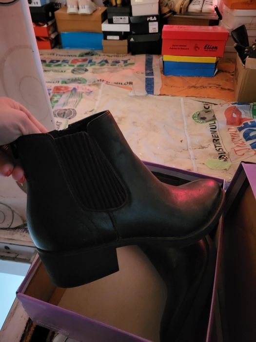 Vand cizme nr 41 noi