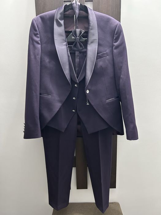 Vand costum pentru barbati purtat o singura data