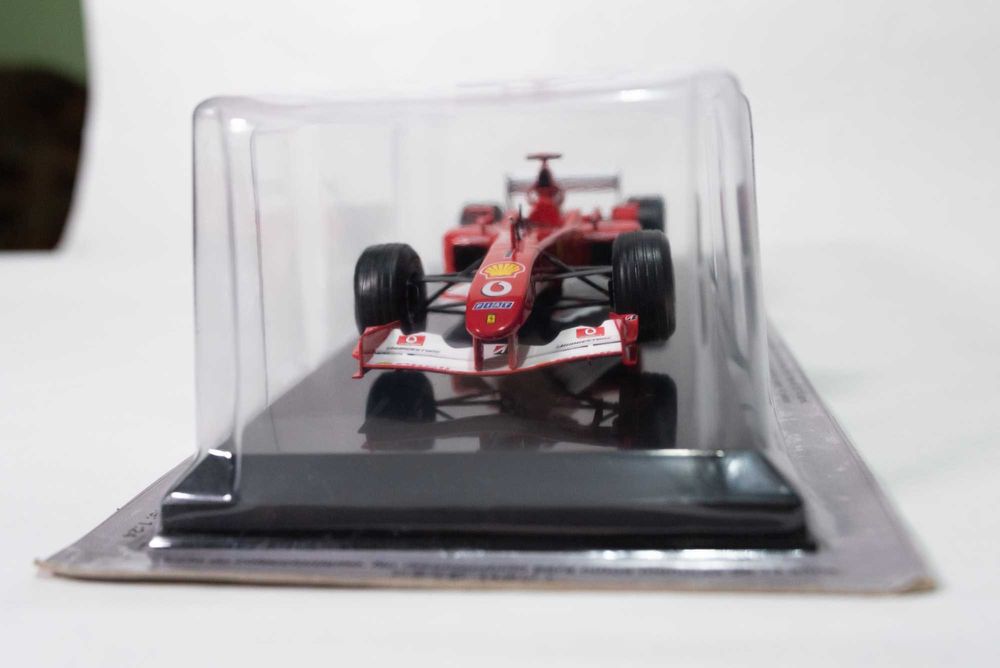Macheta Michael  Schumacher Ferrari F2002 World Champion 2002 1:24