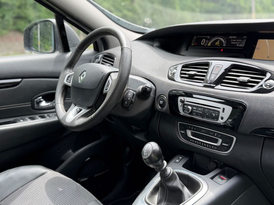 Renault Grand Scenic 7 locuri si in Rate