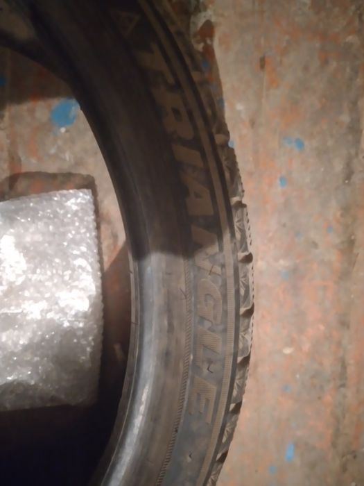 Одна покрышка трианджел 235-35