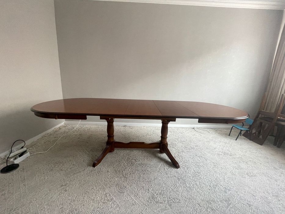 Стол и стулья в зал