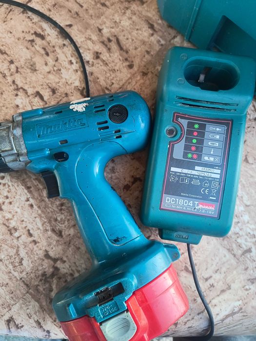 Винтоверт makita  ДС1804Т  18V 3000 mAH 54Wh