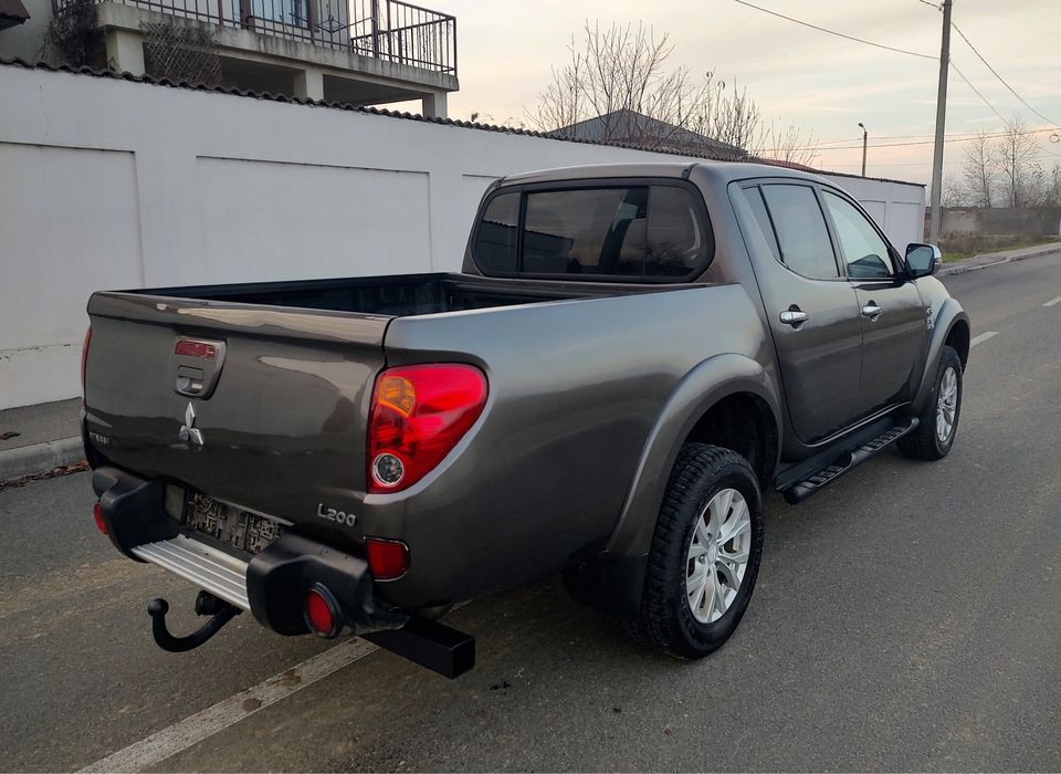 Mitsubishi L200 BARBARIAN BLACK 4x4 REDUCTOR / 2014 / Navi / Piele