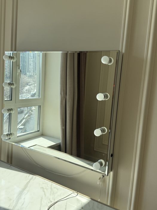 Продаем тумбу с зеркалом