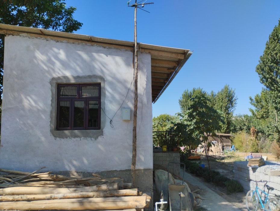 Уй сотилади 8 сотих ,2 хона уйи ва подавали бн,