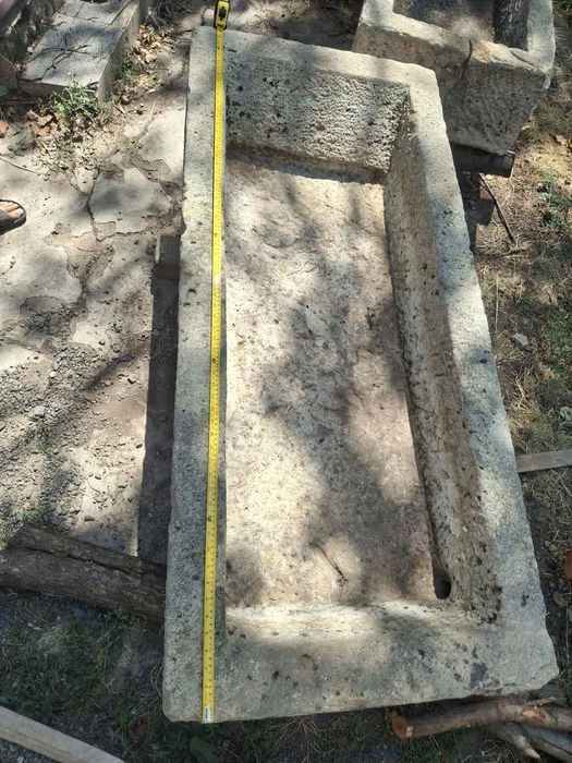 Корита дялкани от камък