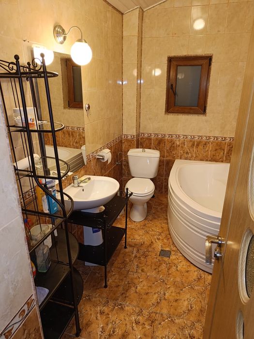 Inchiriez apartament