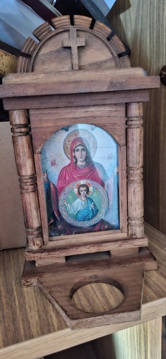 Продавам красиво кандило–икона на Света Богородица