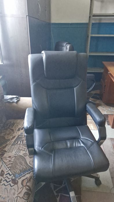 Продам мебель офисную