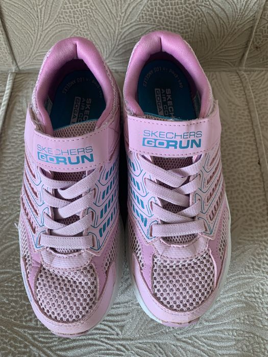 Продам детские  кросовки для девочки