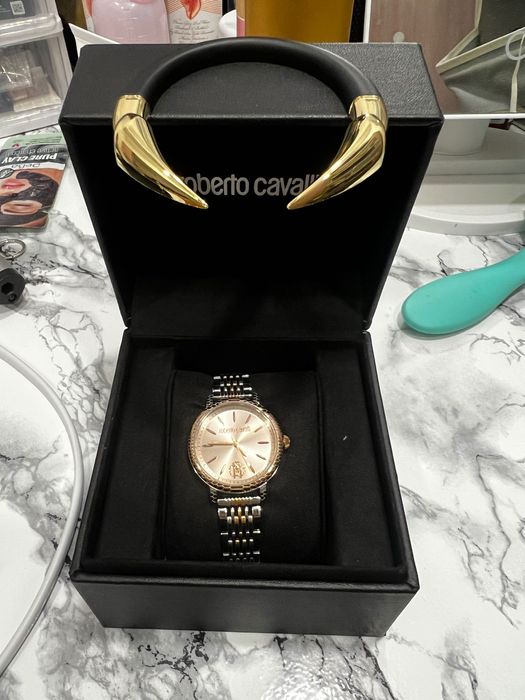 Дамски нежен часовник на Roberto cavali