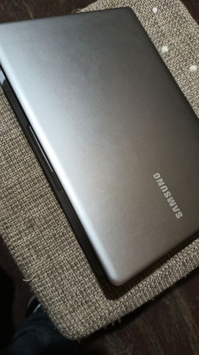 Vând laptop Samsung i5 Gen 2