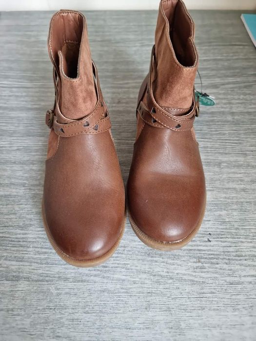 Ghetuțe de primăvară noi; superbe, Primark