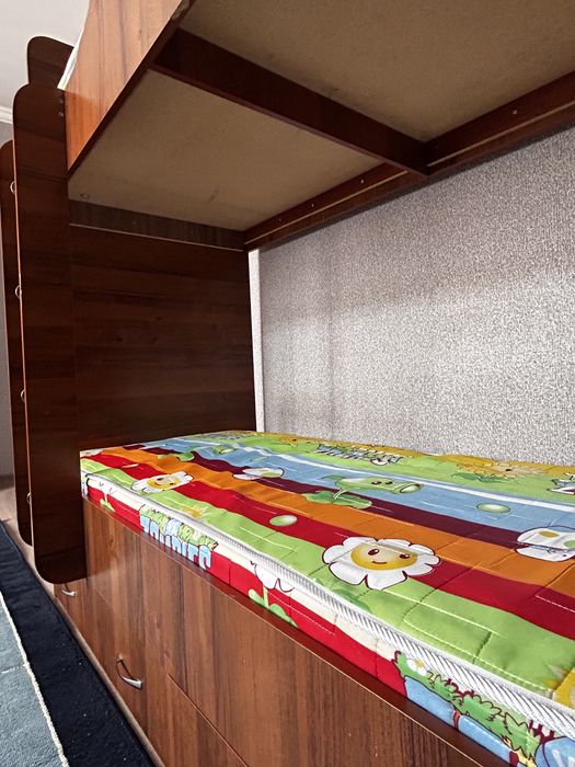 Двухъярусная кровать