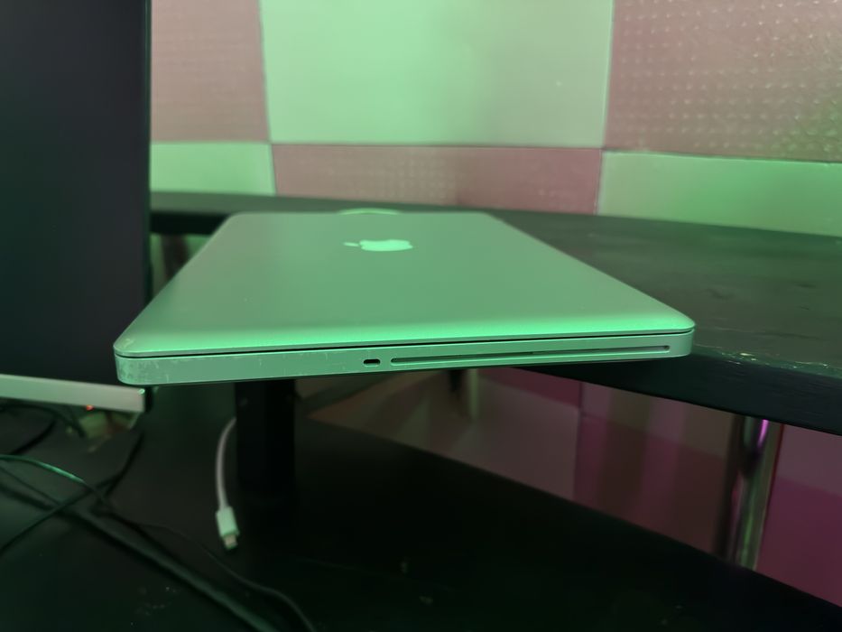Macbook pro 2012 sotiladi