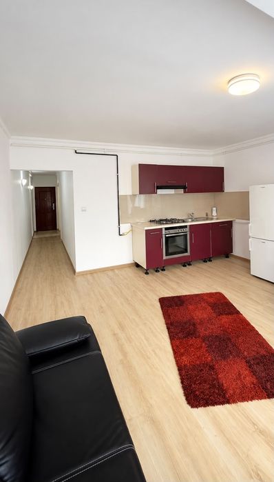 Închiriez apartament cu 2 camere