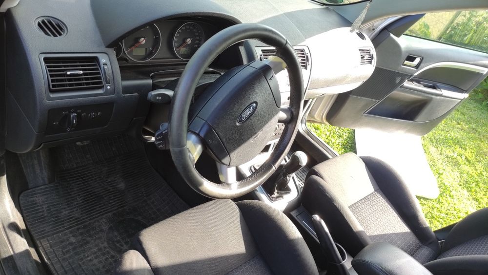 Vând Ford Mondeo