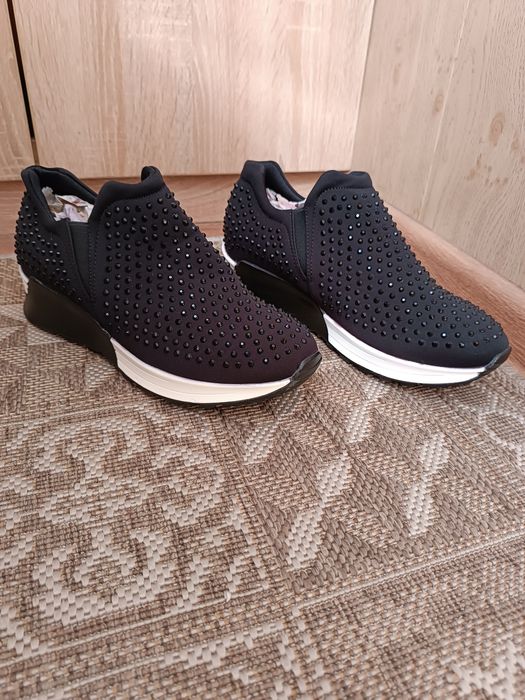 Кроссовки не ношеные