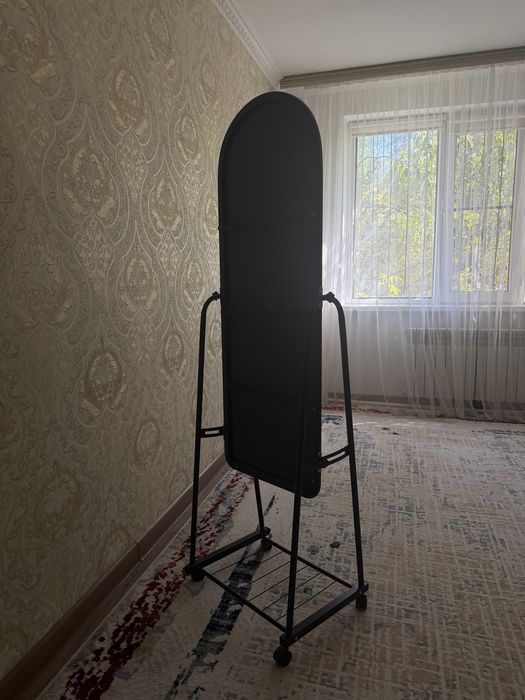 Напольное зеркало