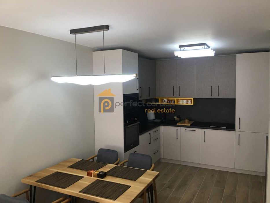 Дава се под наем Двустаен апартамент в Пловдив, Център - 80 кв.м за 550 € - Снимка #3