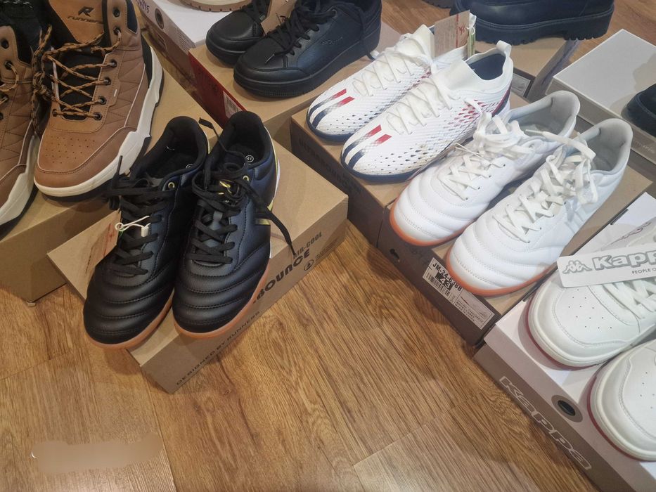 Маратонки разпродажба от затворил магазин