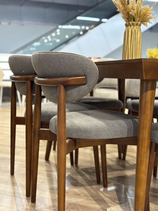 Стол стулья для гостиной и кухни