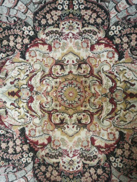 Ковер шерстяной овальной формы