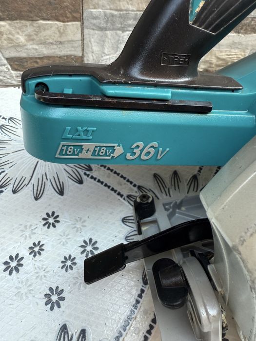 Акумулаторен ръчен циркуляр Makita DHS710Z Solo