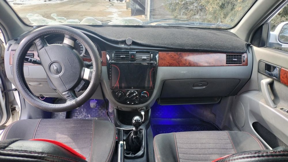 Lacetti srochna sotiladi