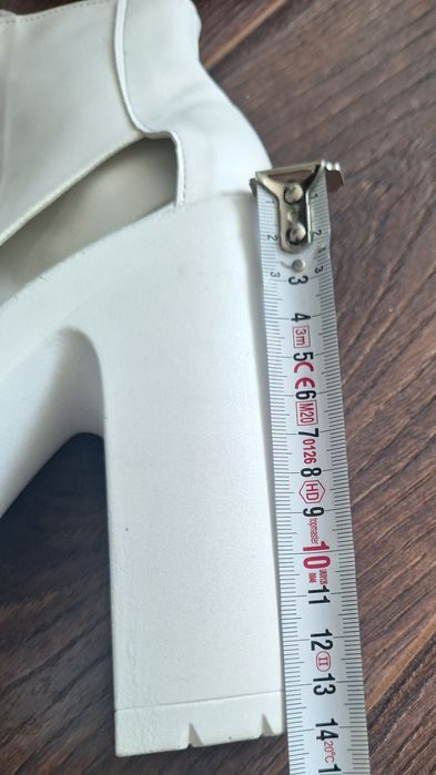 Продавам дамски сандали