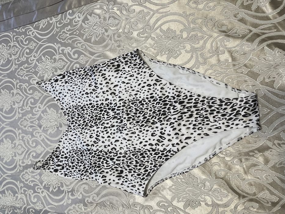 Продам слитный купальник