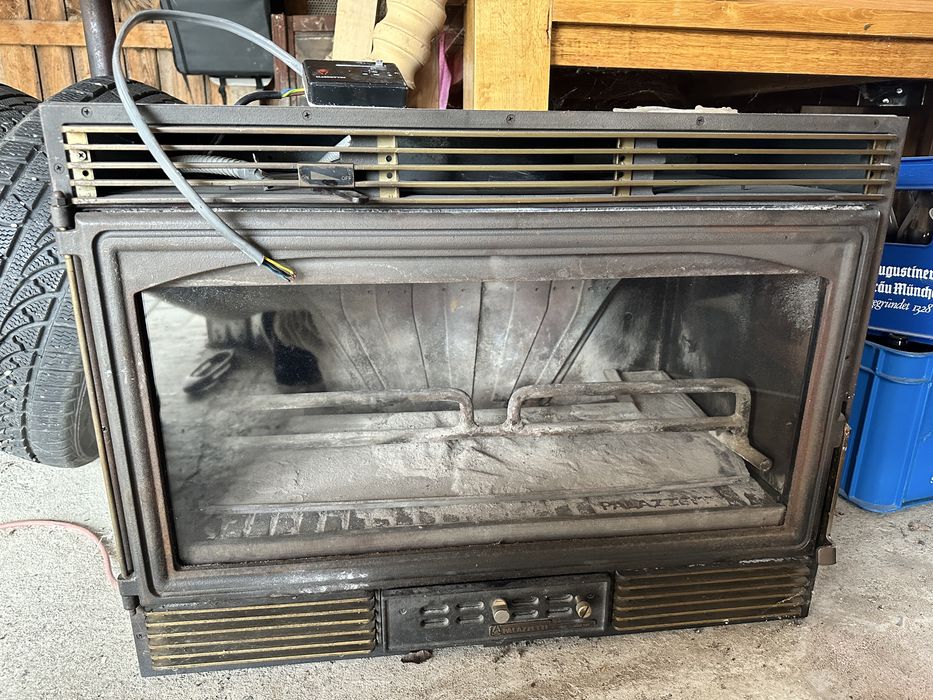 Semineu pe lemne cu ventilatie electrica Palazzetti