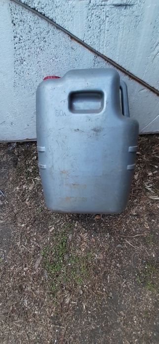 Продам в Петропавловске ёмкости и бак .и 50 литровые канистры