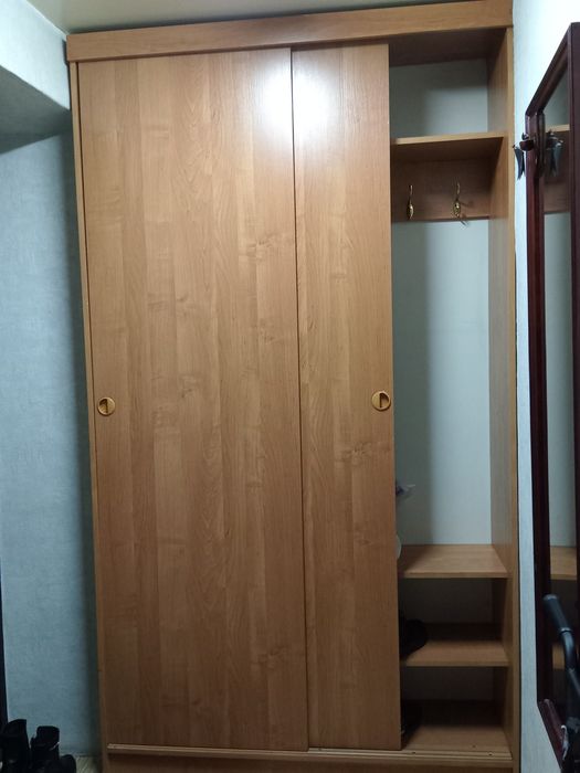 Продам шкаф в прихожую
