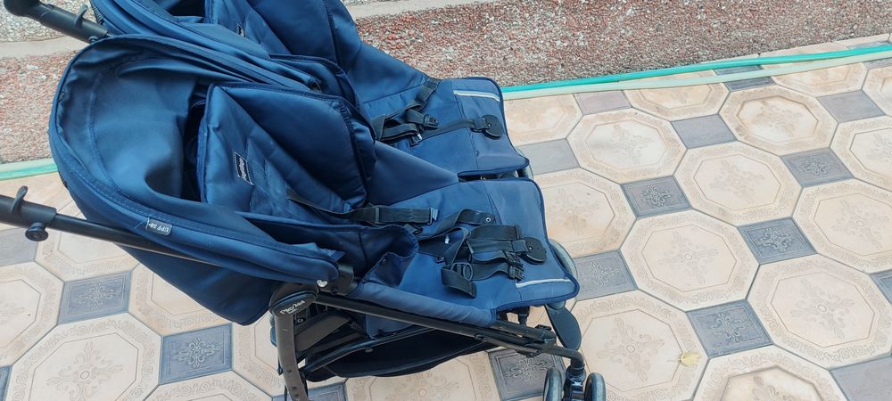 Коляска для двойняшек