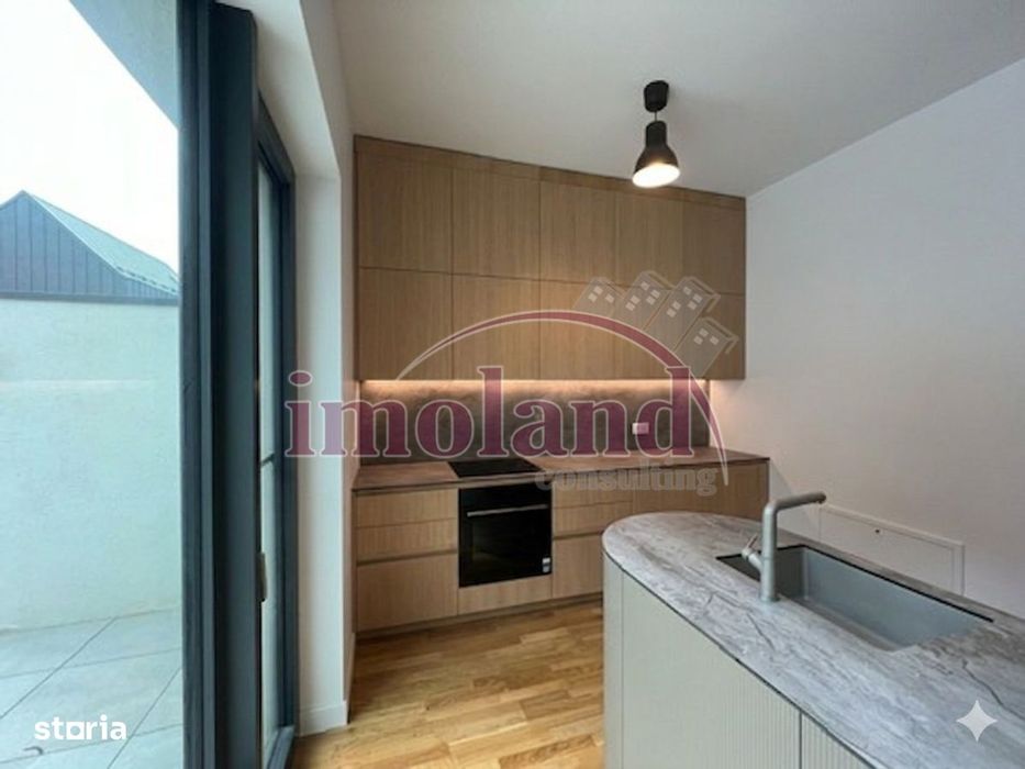 Vanzare - Townhouse 6 camere - mobilat + 2 locuri parcare Avalon Estat