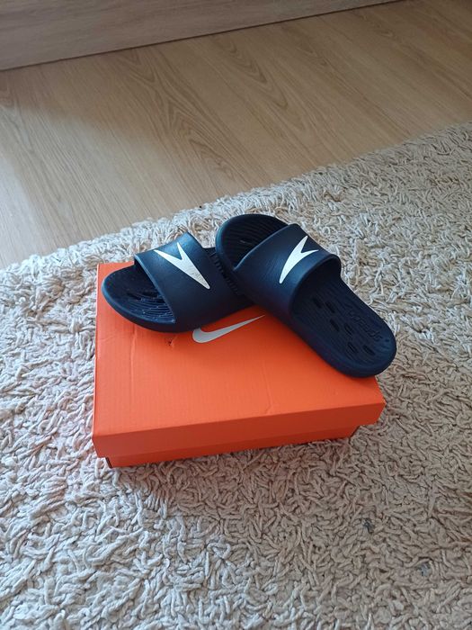 Продават се детски летни джапанки