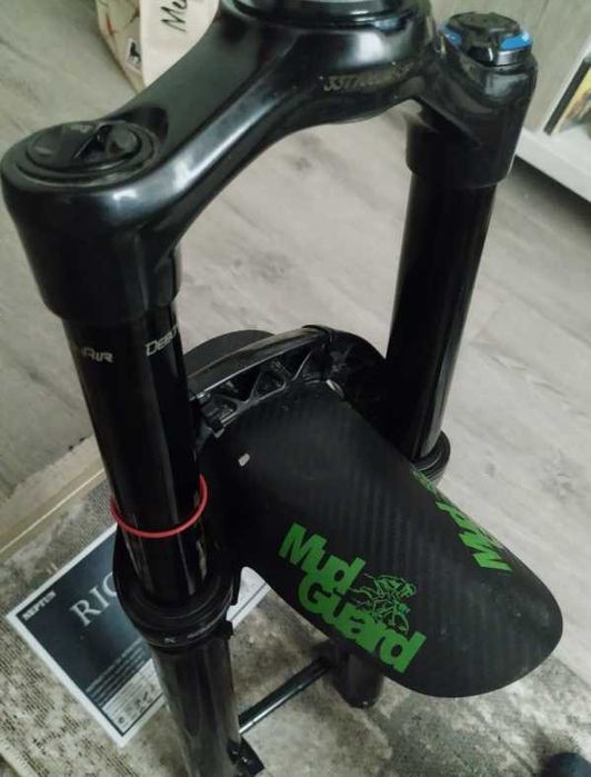 Vând Furcă RockShox Yari RC 27.5 160 mm