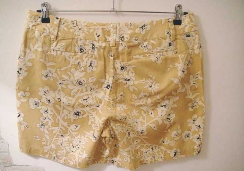 Pantaloni scurti VanHeusen,marimea 14/42,stare f buna