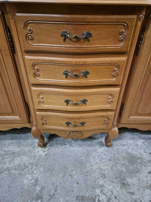 Контрабюфет дресоар от дъбов масив в стил "ЛУИ XV"