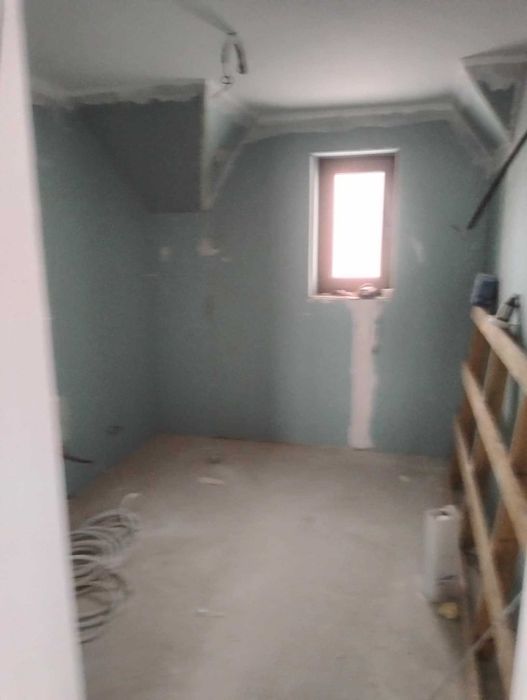 Executam orice fel de lucrări de interior și exterior.