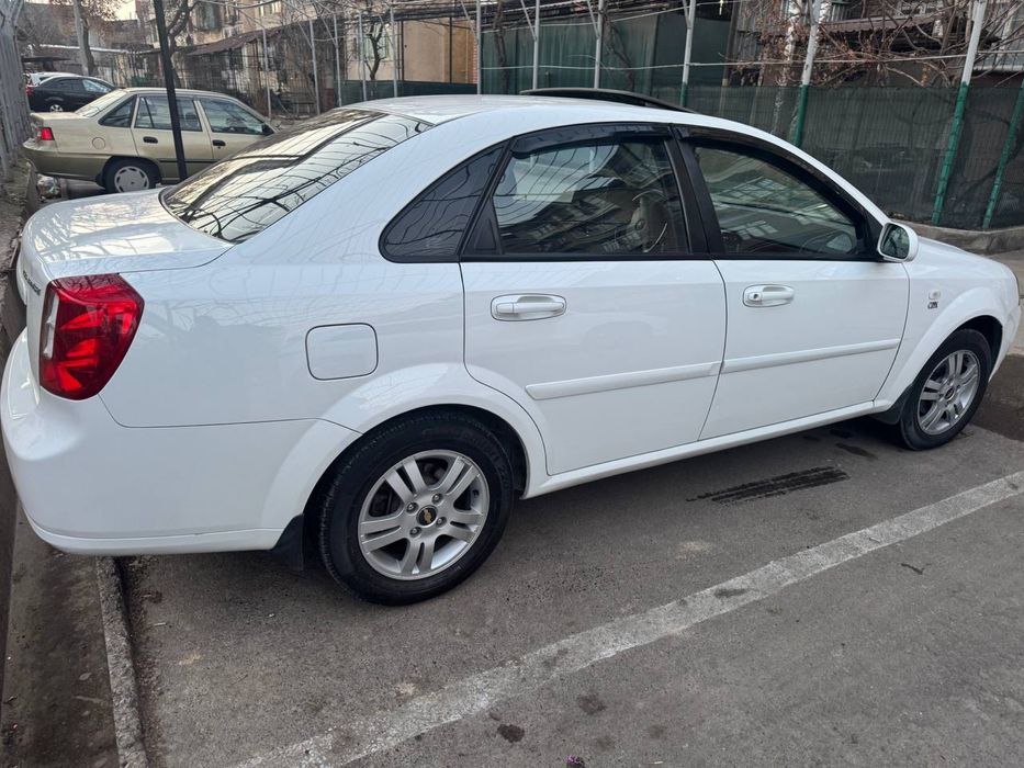 Lasetti 2013-yil sotiladi 1,6 avtamat