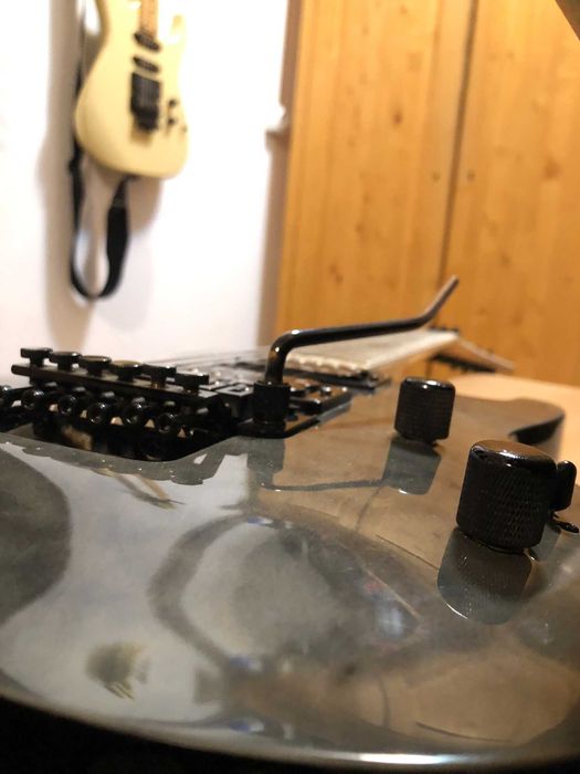 Jackson JS32Q DKA Transparent Black + case spuma (optional)