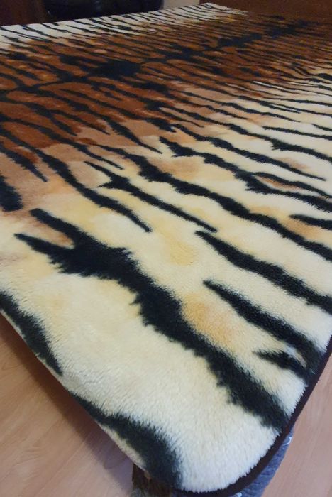 Продавам   килими