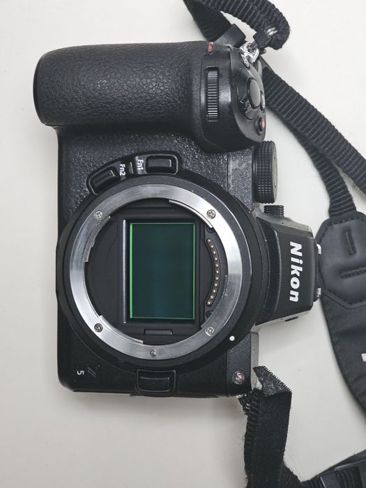Продавам фотоапрат NIKON Z5