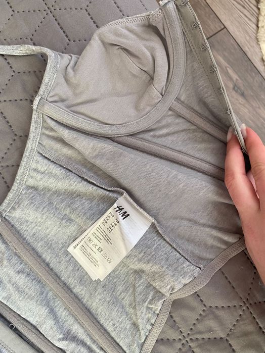 Корсет H&M и други топове